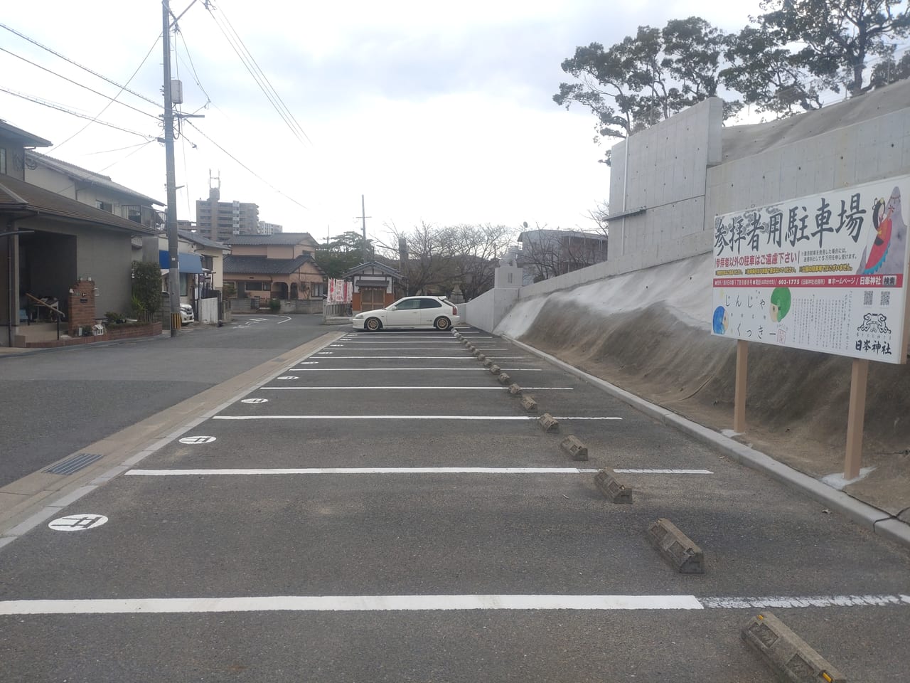 日峯神社駐車場