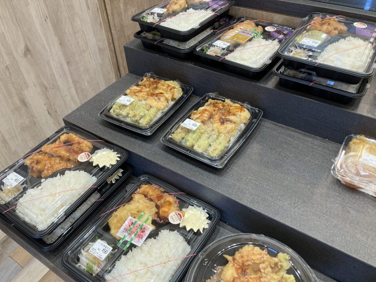 2025年に八幡西区の「ポッポおじさんの大分からあげ JR折尾駅店」